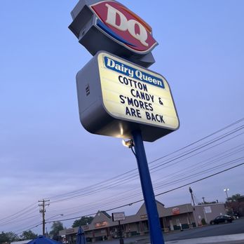 Dairy Queen Store - people sitting at tables outside - Fast Food Near Me - Tonawanda, New York
