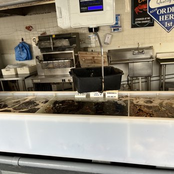Quality Seafood - Live Crabs - Seafood Markets Near Me - Redondo Beach, California