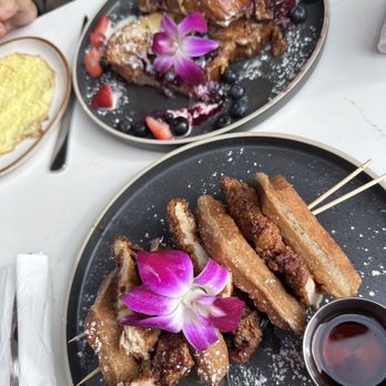 Eggy’s Neighborhood Kitchen - Chicken and Waffles.  French Toast - Breakfast & Brunch Near Me - Berkeley, California
