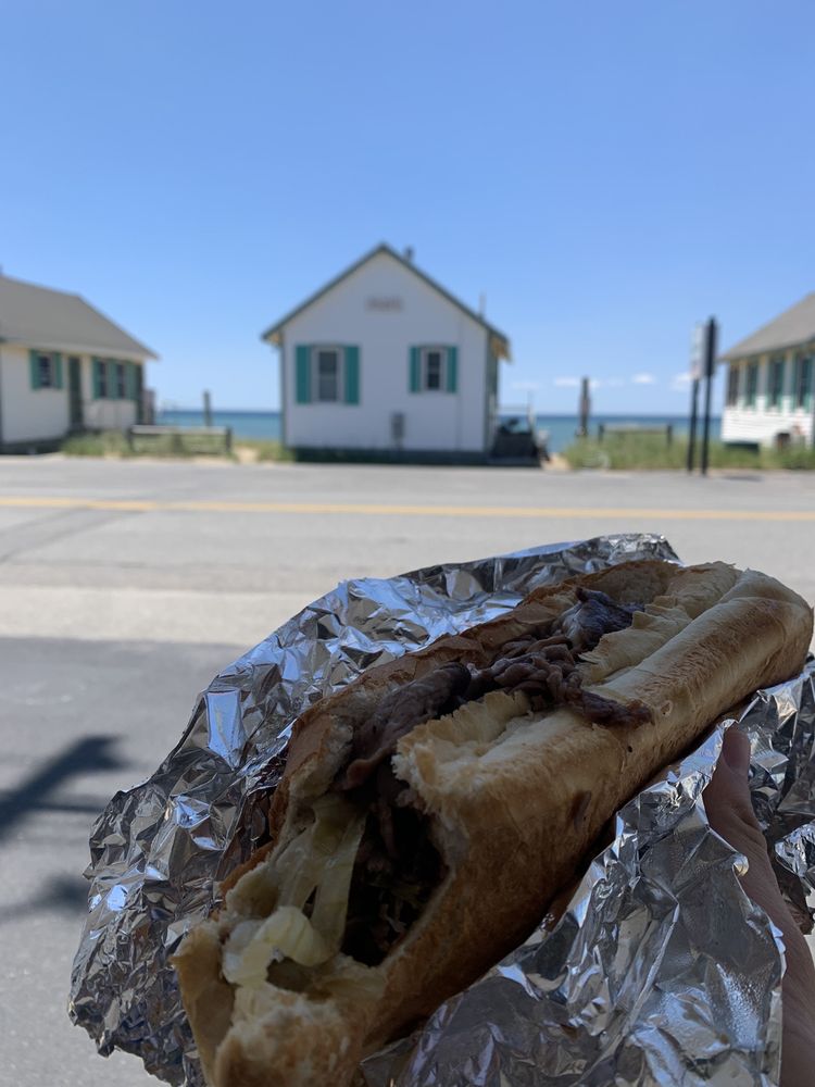 DAYS MARKET & DELI Updated August 2024 86 Photos & 61 Reviews 271