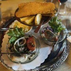 Gamle Humlebæk Kro - Pickled herring, fish and sauce.