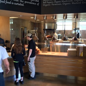 Erewhon - Watching my gluten free pizza get made in the stone oven - Grocery Near Me - Calabasas, California