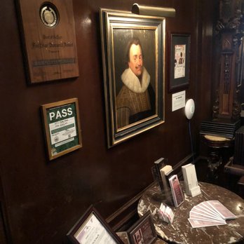 Hy's Steak House - Inside - Steakhouses Near Me - Honolulu, Hawaii