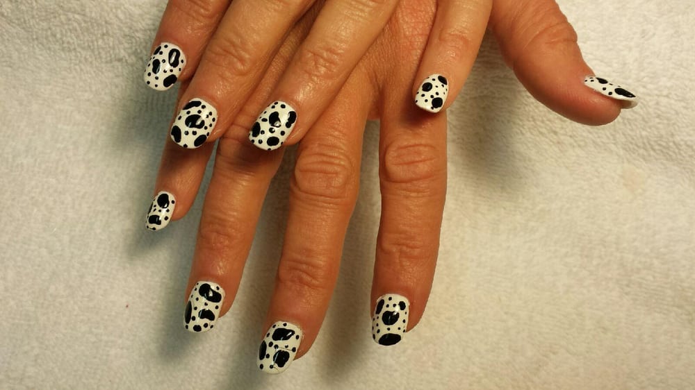 Luxury Nail Salon Suits Logo