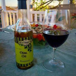 The Oil & Vinegar Bar - Rosemary infused olive oil for the win!