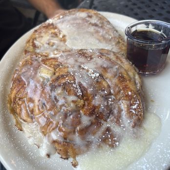 Brunch Snob - Big ass cinnamon roll French toast - Breakfast & Brunch Near Me - Phoenix, Arizona