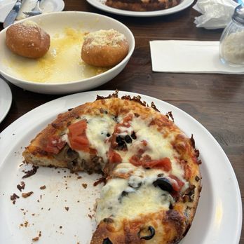 Numero Uno Pizza - Sausage pizza, Romano Bread Puffs mushrooms and olives pizza - Pizza Near Me - Granada Hills, California Numero Uno Pizza - Sausage pizza, Romano Bread Puffs mushrooms and olives pizza - Pizza Near Me - Granada Hills, California