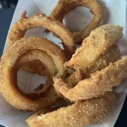 Myers Cruizzers Drive-In - Onion rings were not as good as they looked.
