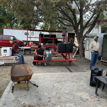 Red's Smoking BBQ Logo