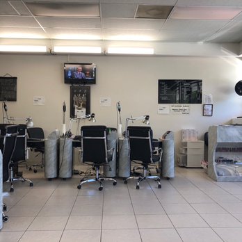 Lynns Nails - nail tech areas plus checkin counter - Nail Salons Near Me - Jacksonville, Florida