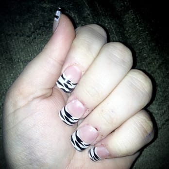 Cyndi Nails - Nail Salons Near Me - Elmhurst, Illinois