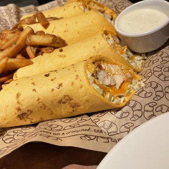 Cheddar's Scratch Kitchen - Buffalo Chicken Wrapper - American Near Me - Jacksonville, Florida