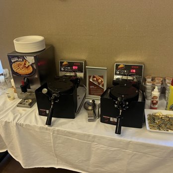 SpringHill Suites by Marriott Modesto - Waffles - Hotels Near Me - Modesto, California