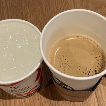 Starbucks - Americano the way I ask for it! Other locations leave 1-2 cm room when I ask for extra room, even if I specify "3 inches", etc. - Coffee & Tea Near Me - Honolulu, Hawaii