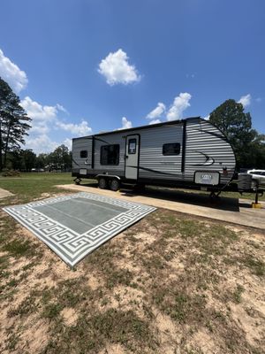 Fully funished RV Rentals - We provide a fully furnished camper for you so you don’t have to worry about bringing stuff and can leave that headache behind. For example they include, bedding, linens, pots, pans, cooking utensils, silverware, coffee pot, extra blankets and pillows. Fully funished RV Rentals - We provide a fully furnished camper for you so you don’t have to worry about bringing stuff and can leave that headache behind. For example they include, bedding, linens, pots, pans, cooking utensils, silverware, coffee pot, extra blankets and pillows.