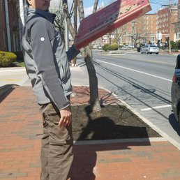 I should not be able to hold a proper 28" pie with one hand.