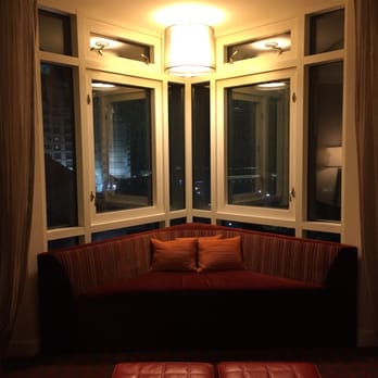 Great Cedar Hotel - Spacious window seat - Hotels Near Me - Mashantucket, Connecticut