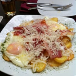 El Motin del Esquilache - Huevos con bacon queso y patatas