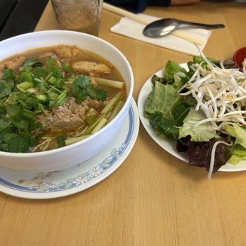 Dang Anh Cafe - Tomato soup vermicelli with ground pork, crab meat patty and fish cakes - Vietnamese Near Me - Vancouver, British Columbia