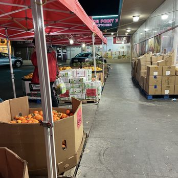 88 Manor Market - 11/12/24 Exterior - Grocery Near Me - San Leandro, California