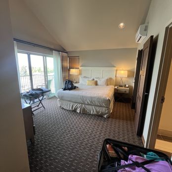 The Lodge at Columbia Point - Bedroom photo 2 - Hotels Near Me - Richland, Washington The Lodge at Columbia Point - Bedroom photo 2 - Hotels Near Me - Richland, Washington