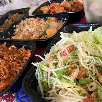 Thai Curry - Papaya Salad, Pad Thai Noodles, Spicy Mint Leaf Fried Rice, Combination Seafood, Hot Ocean Soup, Crispy Pork Mint Leaves - Thai Near Me - Paramount, California