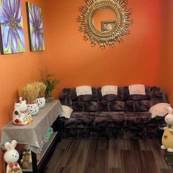 Sunflower Massage Spa - Waiting area at Sunflower Massage Spa in Corvallis, OR - Massage Therapy Near Me - Corvallis, Oregon Sunflower Massage Spa - Waiting area at Sunflower Massage Spa in Corvallis, OR - Massage Therapy Near Me - Corvallis, Oregon