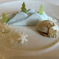 吉地士 - Hazelnut cake dessert
