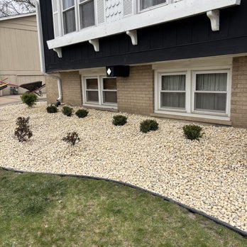 College Students Landscaping - Lawn Services Near Me - Orland Park, Illinois