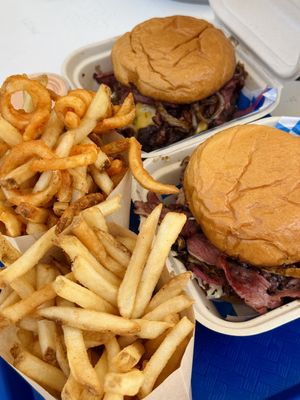 Goldburger Chinatown by null
