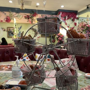 Jin Tea House - Ferris wheel - Bubble Tea Near Me - West Covina, California