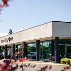 McMinnville Jeep Ram - Waiting for the new "McMinnville" sign!