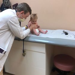 Patriot Pediatrics - Dr. Feldman doing an exam on T! And she's not crying! How does he do it?