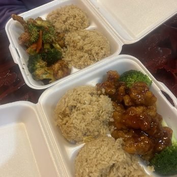 China cafe - Shrimp and Steamed Broccoli (medium spice) General Tso's Chicken - Chinese Near Me - Duluth, Georgia
