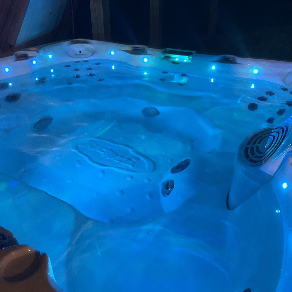 Cypress Hill Lodge - Hot tub - Vacation Rentals Near Me - Logan, Ohio