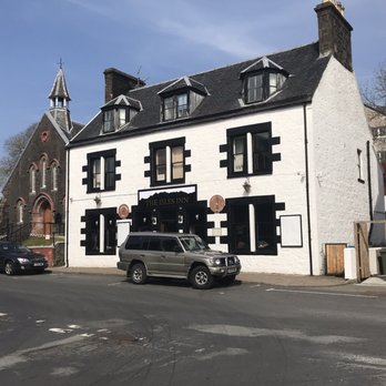 Isles Inn - Front of the pub - Pubs Near Me - Portree, HLD Isles Inn - Front of the pub - Pubs Near Me - Portree, HLD