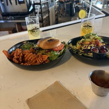 Farmesilla - Classic green chile cheese burger and shrimp tostada - Distilleries Near Me - Las Cruces, New Mexico Farmesilla - Classic green chile cheese burger and shrimp tostada - Distilleries Near Me - Las Cruces, New Mexico