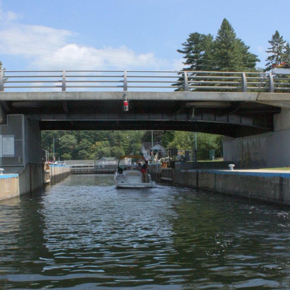 Port Carling Locks - Entering locks - Transportation Near Me