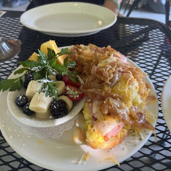 White House Cafe - Croissant breakfast w/added caramelized onions - Breakfast & Brunch Near Me - Yakima, Washington