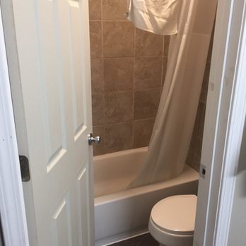 Regency Inn - Bathroom - Hotels Near Me - Rolla, Missouri