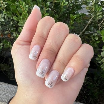De Lacey Nails - Nail Salons Near Me - Pasadena, California