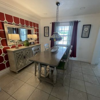 R&R Hostal - Dining room - Hostels Near Me - Miami, Florida R&R Hostal - Dining room - Hostels Near Me - Miami, Florida