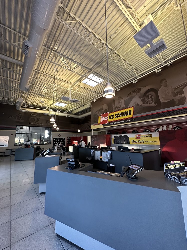 LES SCHWAB TIRE CENTER Updated September 2024 16 Photos & 116 Reviews 1500 Mccray St