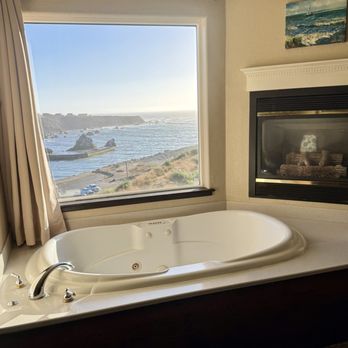 North Cliff Hotel - da Spa tub....ahhhh - Hotels Near Me - Fort Bragg, California North Cliff Hotel - da Spa tub....ahhhh - Hotels Near Me - Fort Bragg, California