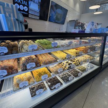Freed's Dessert Shop - their display shelves - Bakeries Near Me - Las Vegas, Nevada Freed's Dessert Shop - their display shelves - Bakeries Near Me - Las Vegas, Nevada