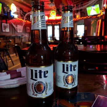 Bird's Nest - $2.50 Miller lites on Tuesdays - Chicken Wings Near Me - Chicago, Illinois