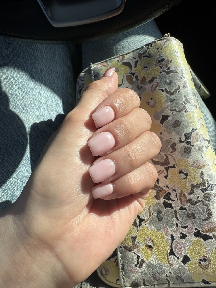 Elizabeth Nails Logo