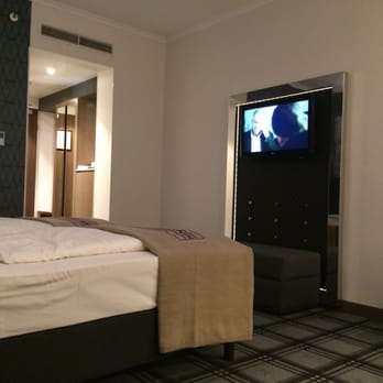 Radisson Blu Hotel - So, after complaining that the heating is not working and thhe windows are broken, they transfer me to the remodeled part. - Hotels Near Me - Hanover, NI