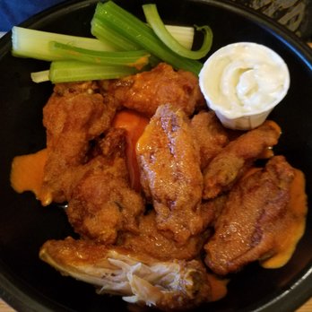 Wild Mikes - Order of 8 wings with garlic sauce - American Near Me - Cincinnati, Ohio Wild Mikes - Order of 8 wings with garlic sauce - American Near Me - Cincinnati, Ohio