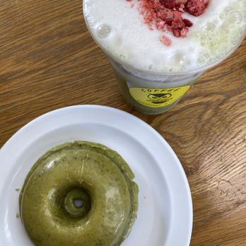 Miracle Bakery - Strawberry matcha and matcha donut - Bakeries Near Me - Burbank, California